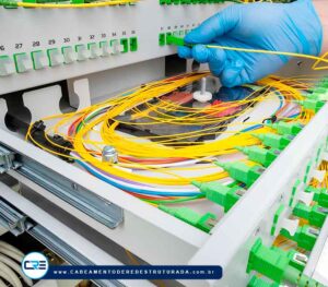 cabeamento de rede estruturada com fibra óptica